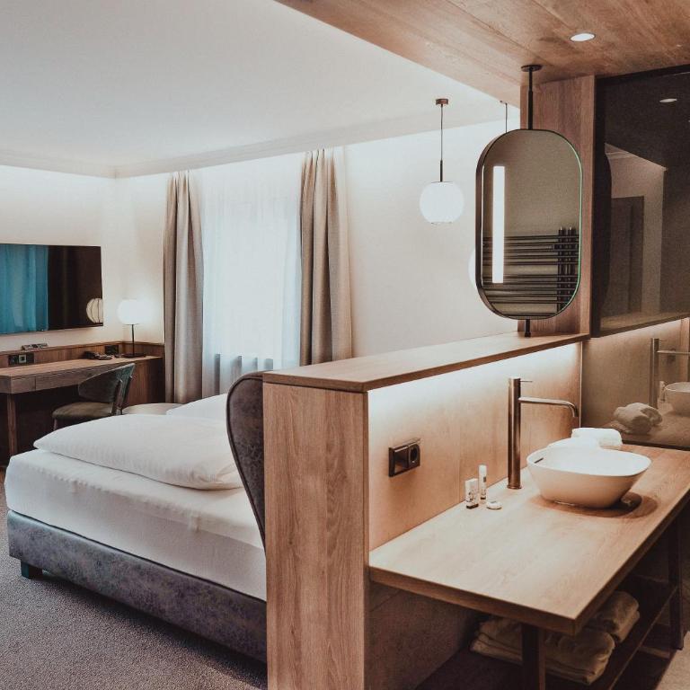 Österreichischer Hof-im Bademantel direkt in die Alpentherme - Superior Doppelzimmer mit kostenfreiem Zugang zur Alpentherme Gastein - 1