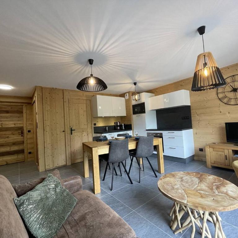 Appartement 4 personnes de standing au coeur du village - Appartement 2 Chambres avec Balcon - 4