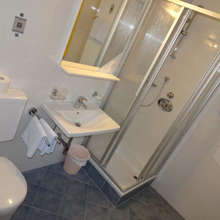 Gästehaus Laimböck - Doppelzimmer mit Bergblick - 3