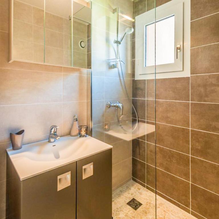 Hübsch eingerichtetes Apartment Miramar mit großem Balkon, Pool, fussläufig zum Strand by Riviera HomeLife - Appartement - Vue sur Mer - 8
