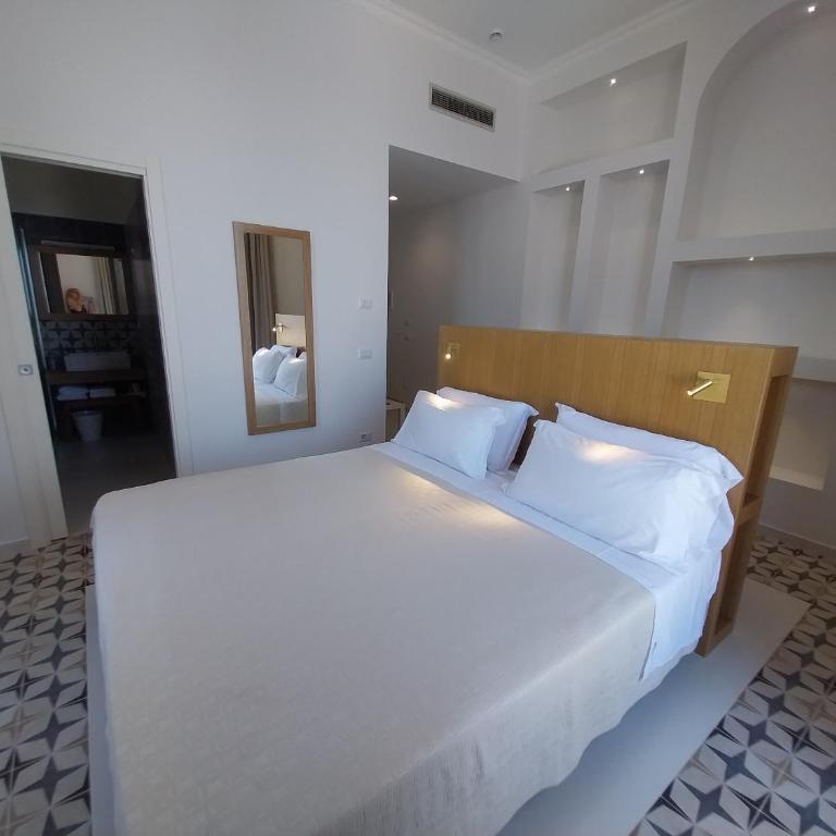 Hotel Dania - Deluxe Double or Twin Room with Balcony - 7