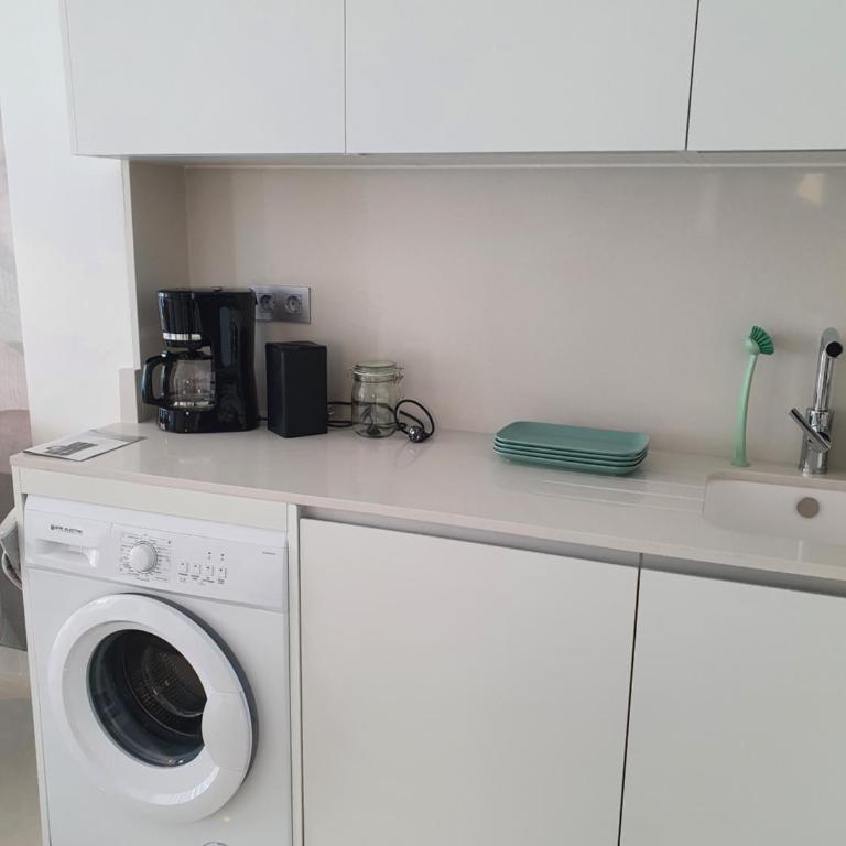 Fräscht boende med delad pool - Three-Bedroom Apartment - 20