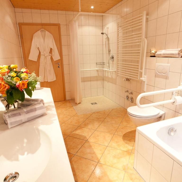 "Ferienwohnung Anna" - Annehmlichkeiten von 4-Sterne Familien-und Wellnesshotel Viktoria können mitgenutzt werden - Apartment - Erdgeschoss - 4