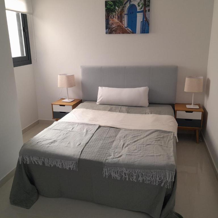 Fräscht boende med delad pool - Three-Bedroom Apartment - 22