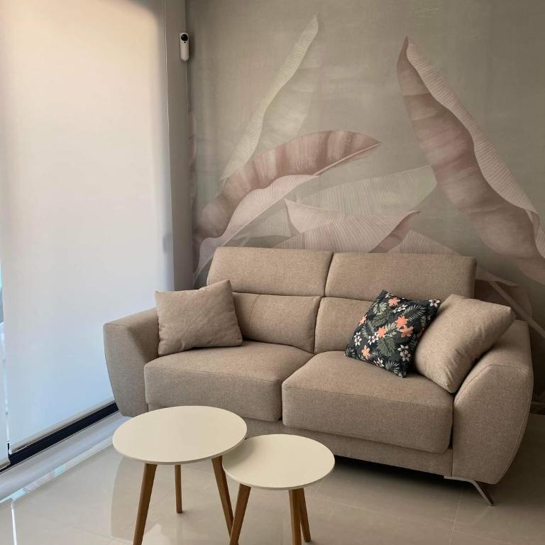 Fräscht boende med delad pool - Three-Bedroom Apartment - 29