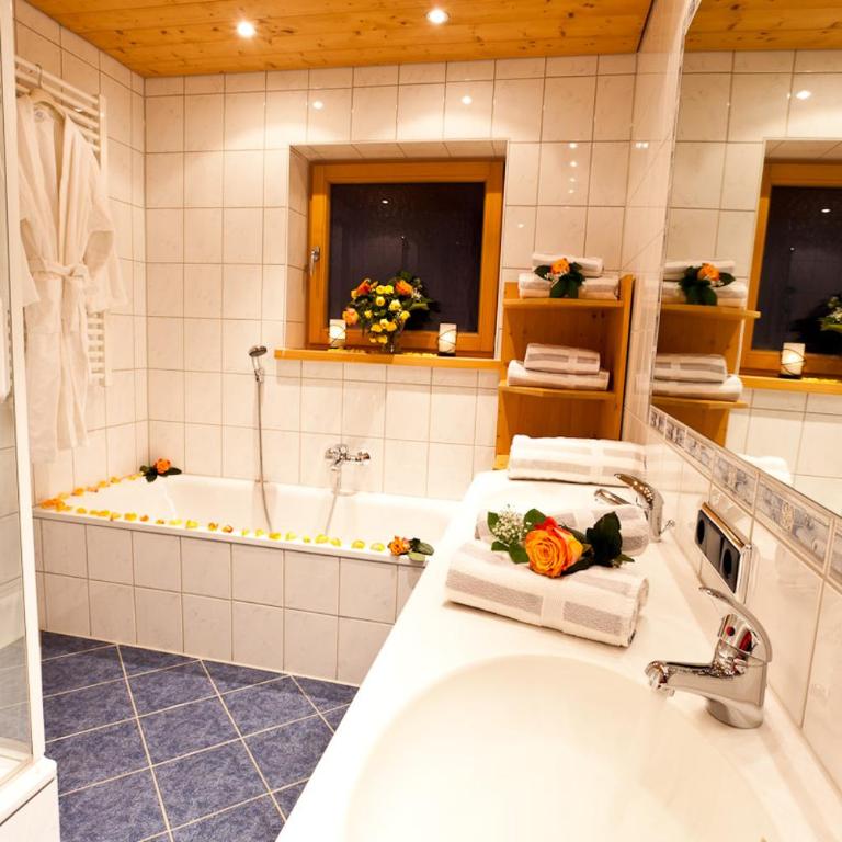 "Ferienwohnung Anna" - Annehmlichkeiten von 4-Sterne Familien-und Wellnesshotel Viktoria können mitgenutzt werden - Apartment mit 1 Schlafzimmer - 3