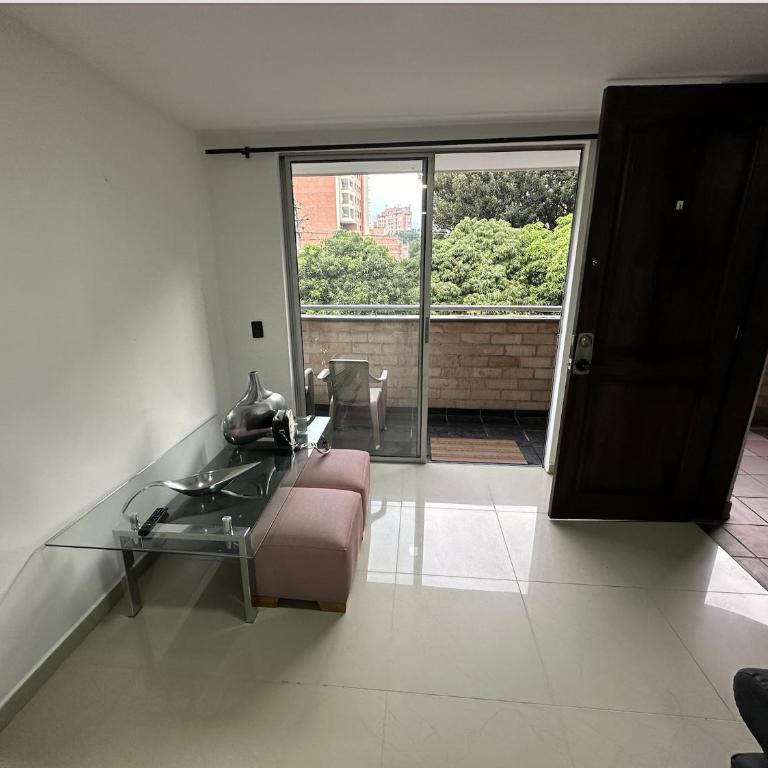 Acogedor apartamento en Laureles - Two-Bedroom Apartment - 3