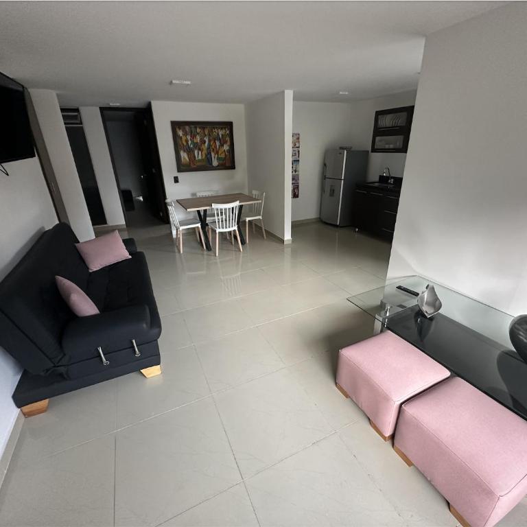Acogedor apartamento en Laureles - Two-Bedroom Apartment - 1