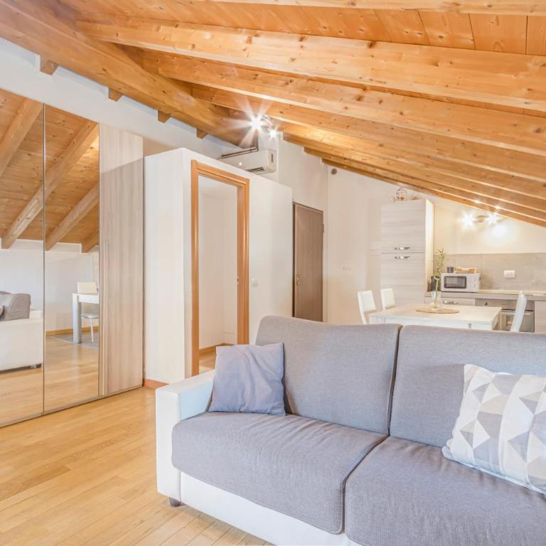 Stazione 200m - Wifi - Aria condizionata - Smart TV - Appartamento con 1 Camera da Letto - 3