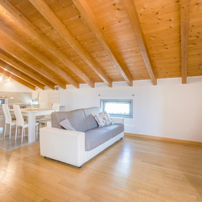 Stazione 200m - Wifi - Aria condizionata - Smart TV - Appartamento con 1 Camera da Letto - 4