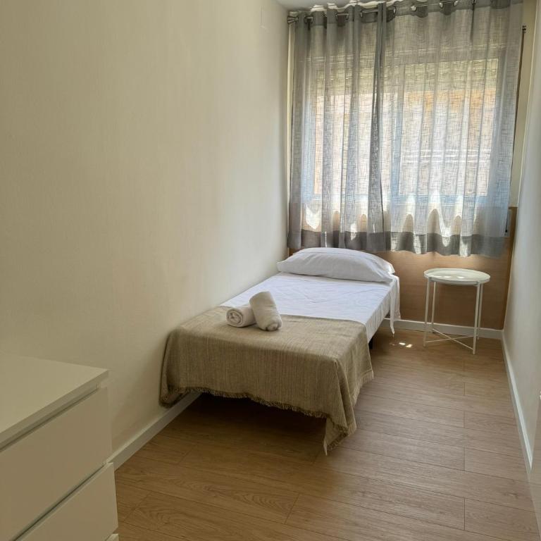 M10 Salou apartaments - Two-Bedroom Apartment with Pool View - 6