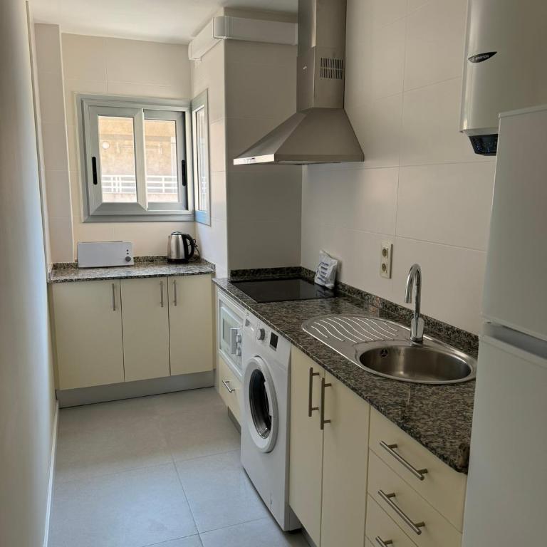 M10 Salou apartaments - Two-Bedroom Apartment with Pool View - 7