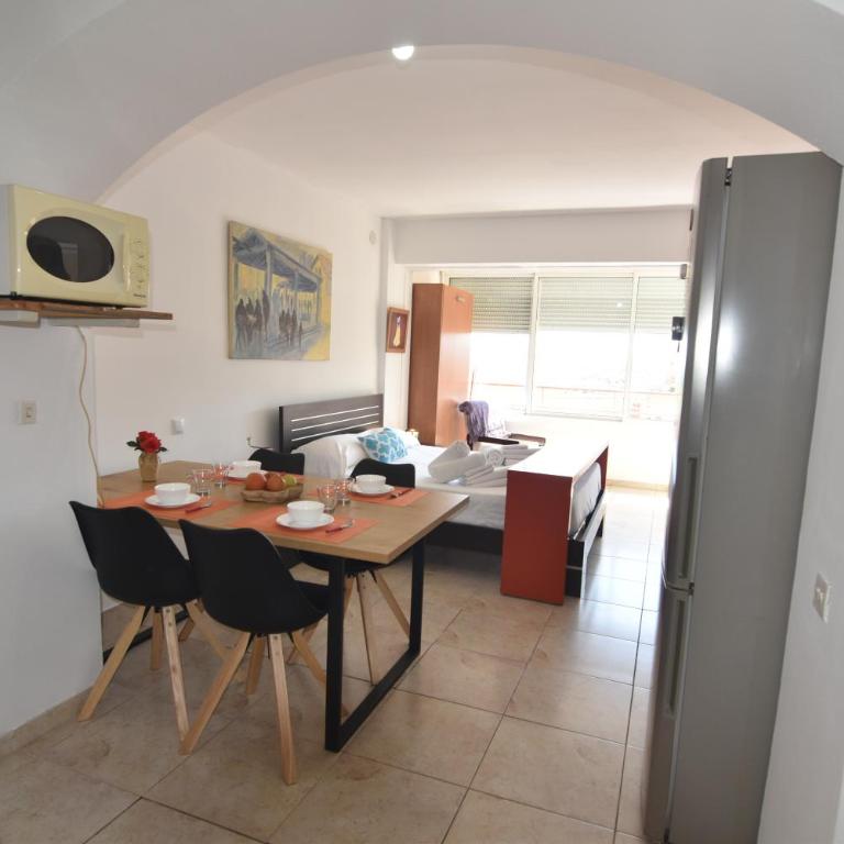 RNET - 600 Isla De Roses 7-19 - One-Bedroom Apartment - 3