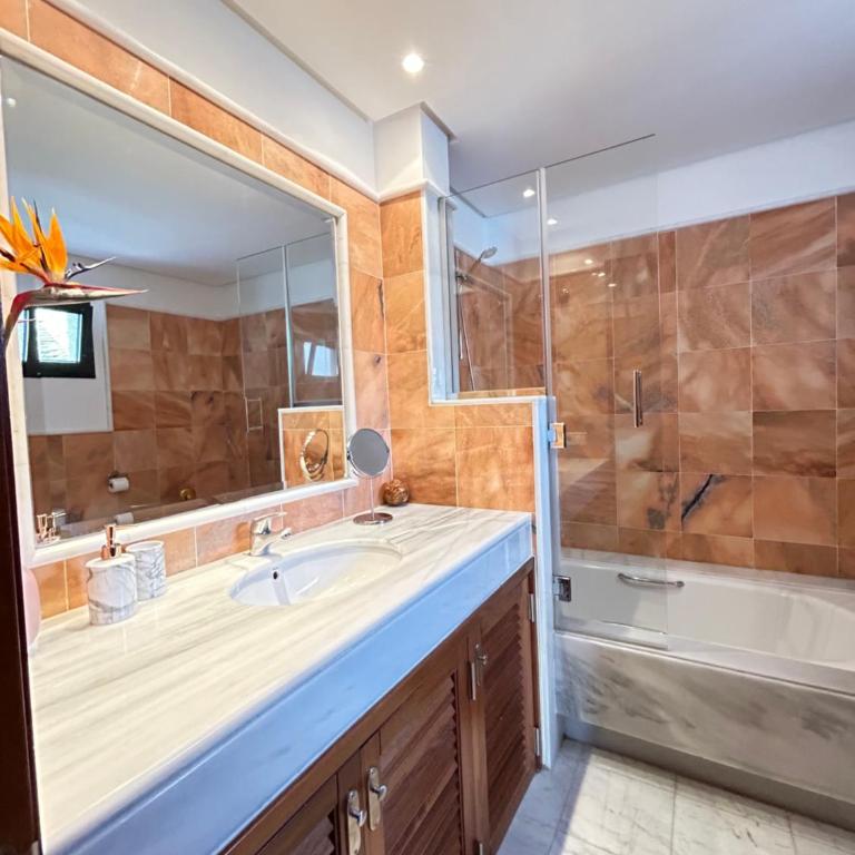 Villa Bejeque - Three-Bedroom Villa - 24