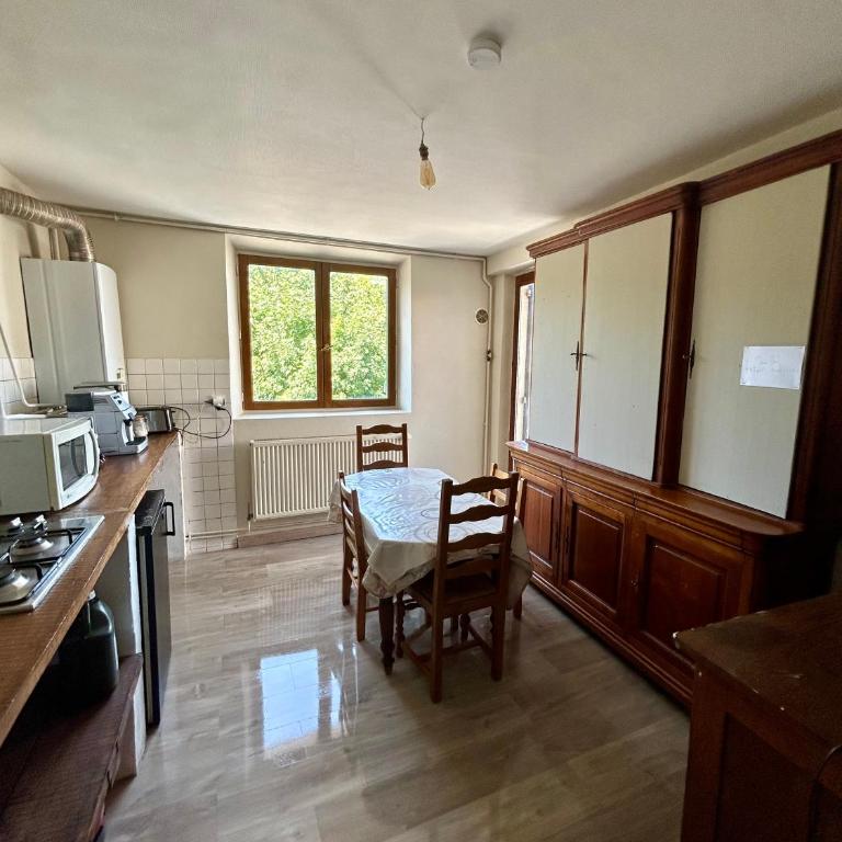 100metres du château au 116 Rue de la République vizille - Appartement 2 Chambres - 1