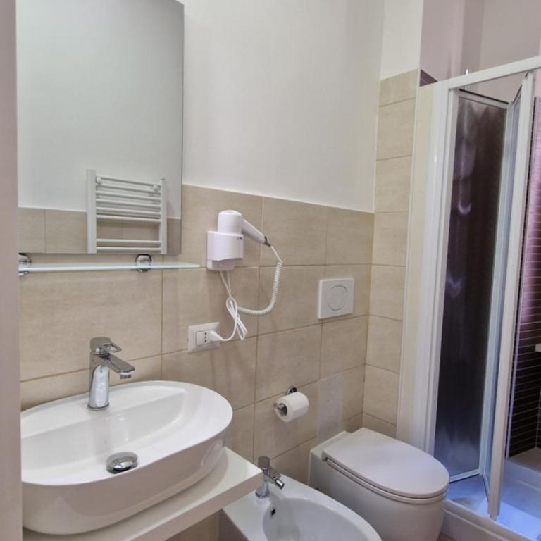Susy's Guest House - Room Spagna - Camera Singola con Bagno Privato - 11