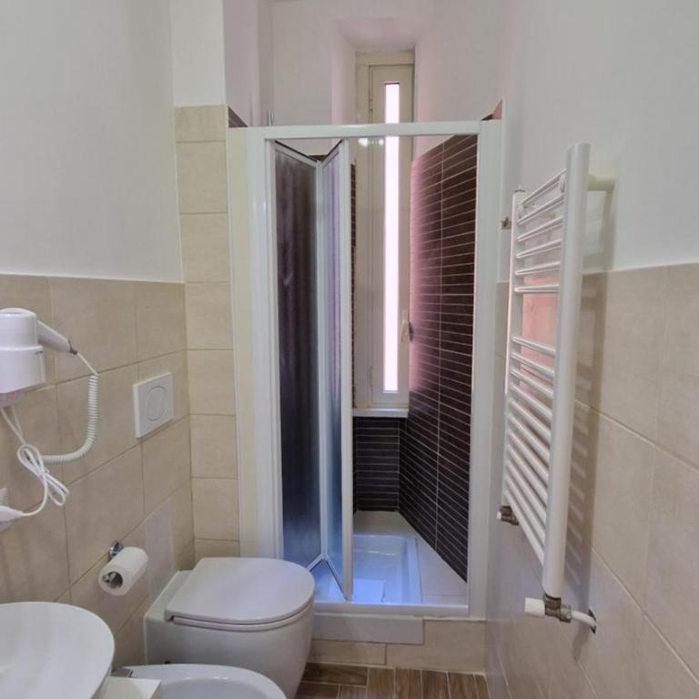 Susy's Guest House - Room Spagna - Camera Singola con Bagno Privato - 15