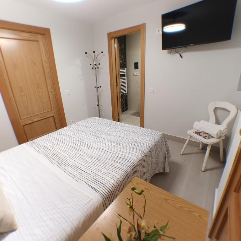Pensión La Estación - Habitación Doble con baño privado - 10