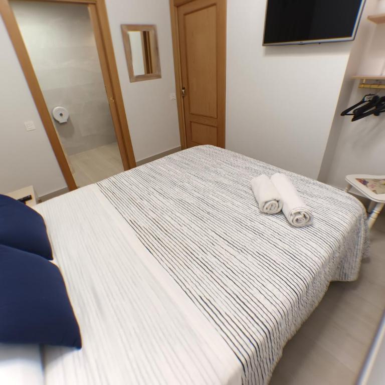 Pensión La Estación - Habitación adaptada para personas con movilidad reducida - Cama grande - 9