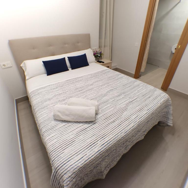 Pensión La Estación - Habitación adaptada para personas con movilidad reducida - Cama grande - 10