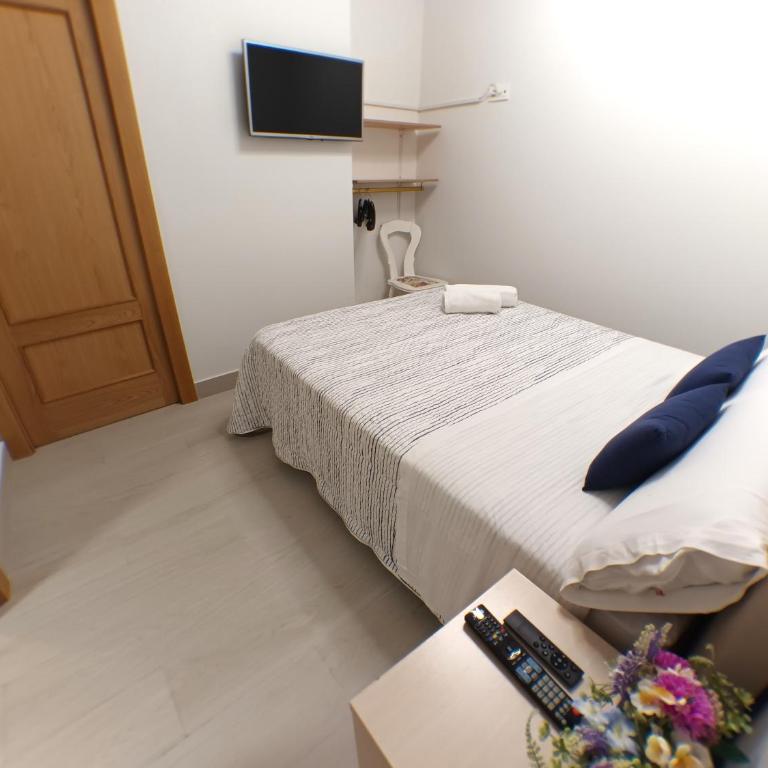 Pensión La Estación - Habitación adaptada para personas con movilidad reducida - Cama grande - 11