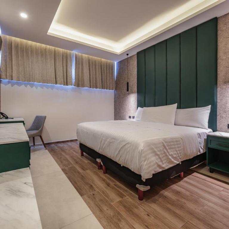 Hotel Chariot - Deluxe King Room - 1