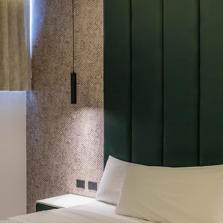Hotel Chariot - Deluxe King Room - 6