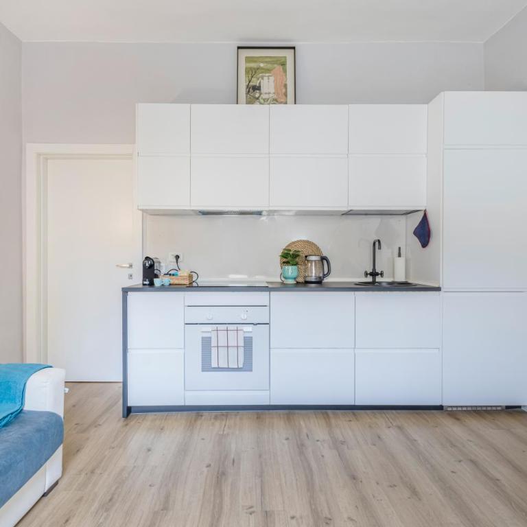 ViaEmilia 2 min dal centro, 4 Persone, WIFI, Aria condizionata - Appartamento con 1 Camera da Letto - 2