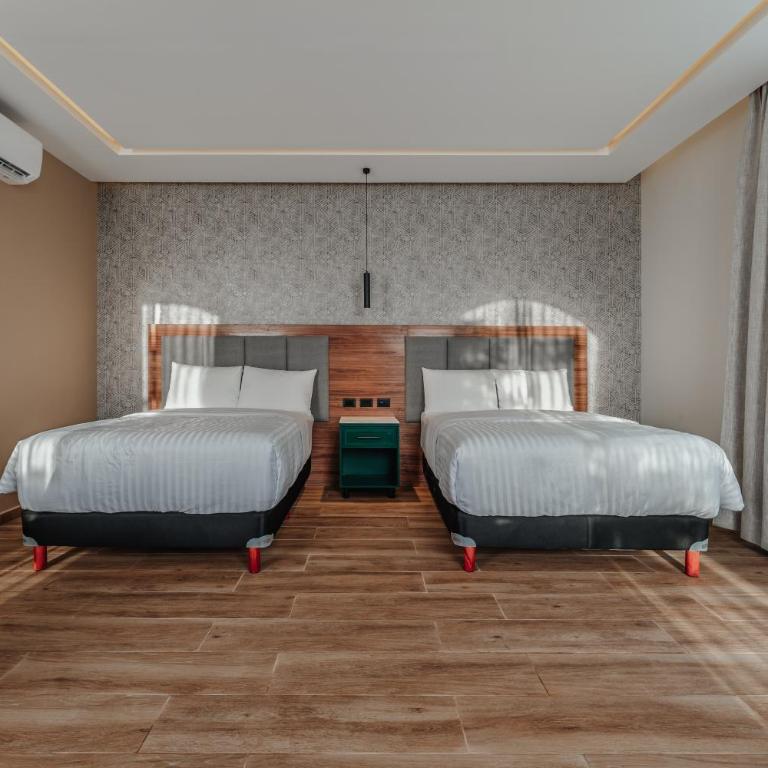 Hotel Chariot - Deluxe Double Room - 1