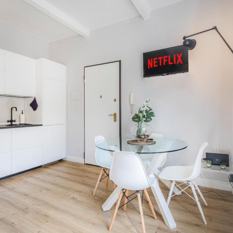 ViaEmilia 2 min dal centro, 4 Persone, WIFI, Aria condizionata - Appartamento con 1 Camera da Letto - 1