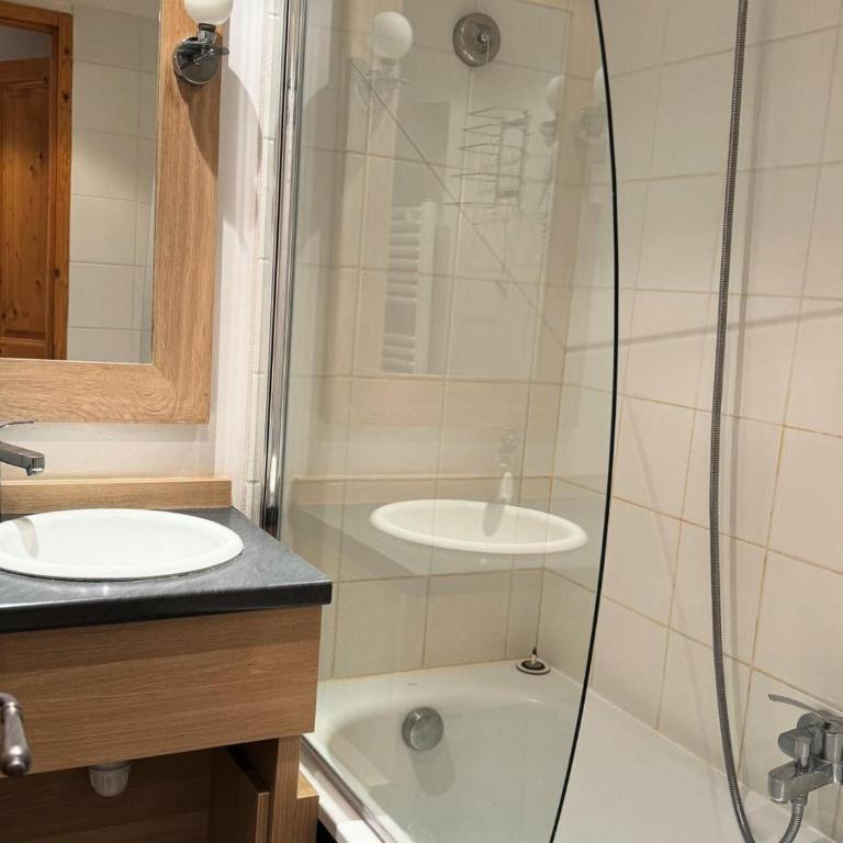 Résidence Le Centaure - Appartement pour 6 personnes · Ski aux pieds · Sur le haut de Belle Plagne MAE-0631 - Appartement - 6
