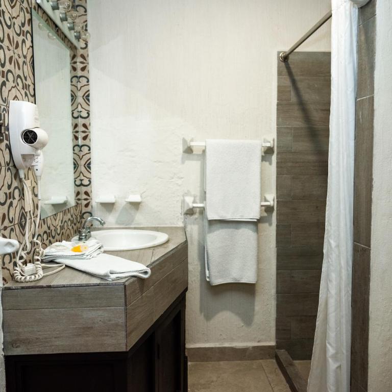 El Marques Hacienda - Standard Double Room with Two Double Beds - 1