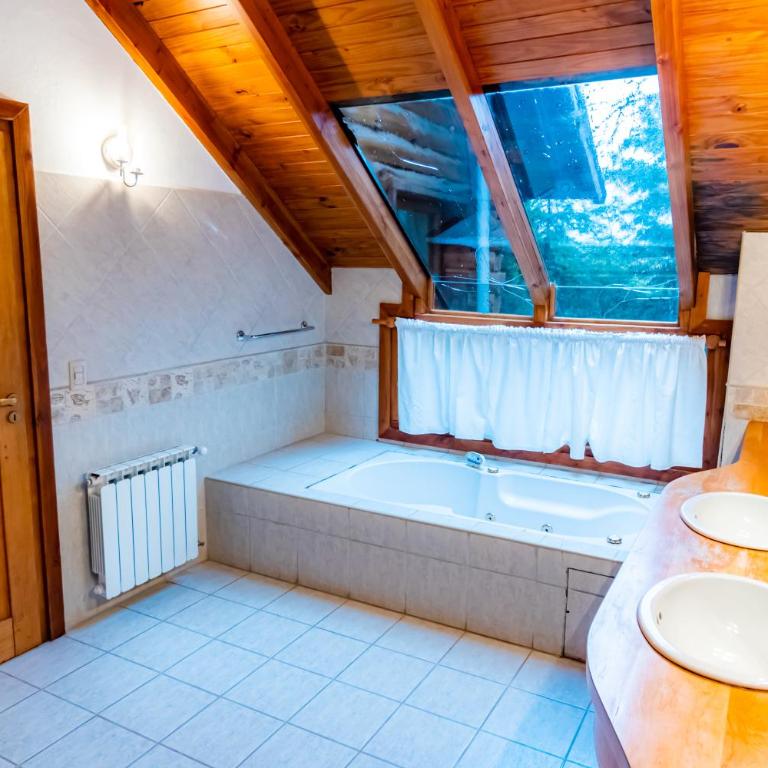 Amazing 4 Bedroom Chalet Villa Traful VT1 by Apartments Bariloche - Chalet Superior - 23