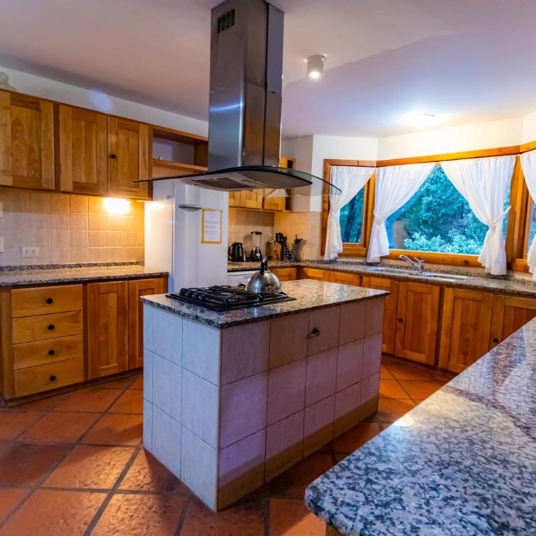 Amazing 4 Bedroom Chalet Villa Traful VT1 by Apartments Bariloche - Chalet Superior - 41