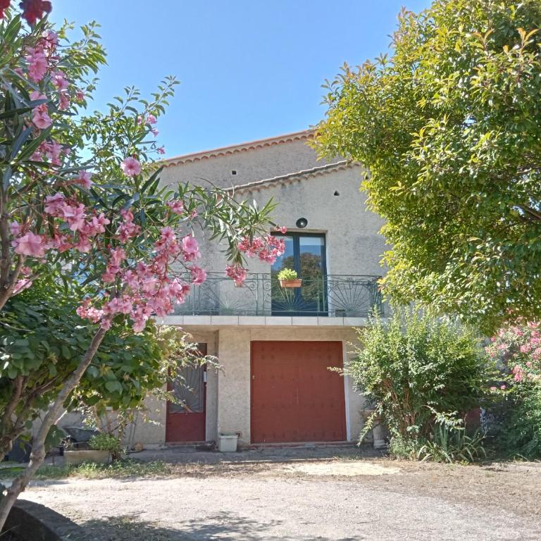 Maison individuelle plein centre avec jardin ,au pied du Mont Ventoux - Maison 3 Chambres - 3