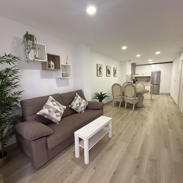 Apartamento a 100 metros de la playa en Fuengirola - Apartamento - 1
