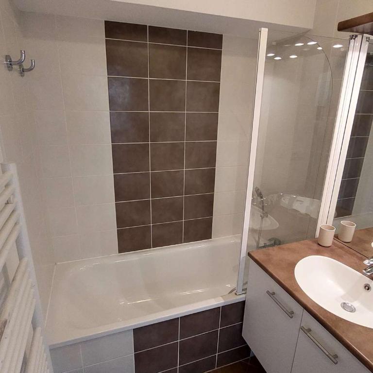 Charmant T2 à Hauteluce, 4 pers, Parking, Piscine, Fitness, Proche Commerces et Télésiège - Appartement 1 Chambre - 6