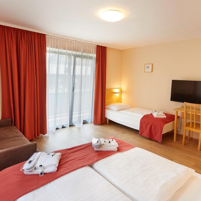 Residence AlpenHeart - Dreibettzimmer mit Balkon und Bergblick - 2
