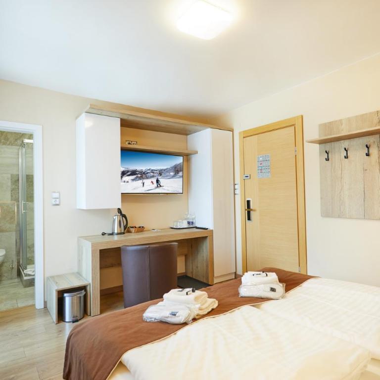 Residence AlpenHeart - Economy Doppelzimmer mit Balkon - 2