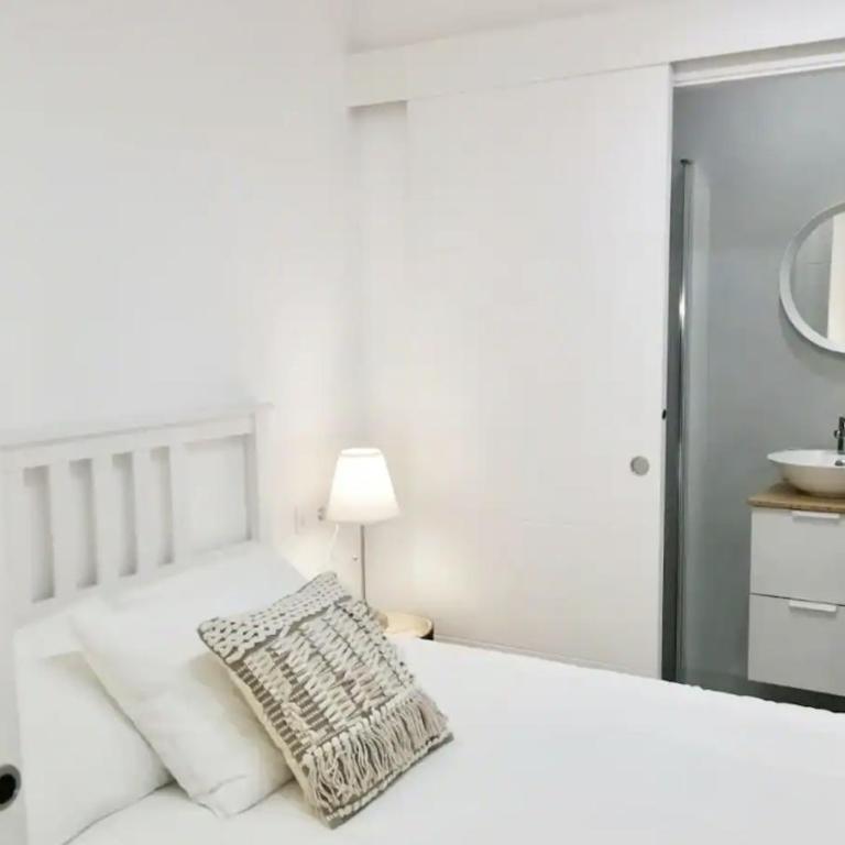 Moderno Loft a 2 minutos de la playa, en pleno centro histórico - Apartamento de 1 dormitorio - 3