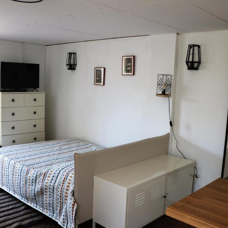 studio très près d'Arles et au calme - One-Bedroom Apartment - 2
