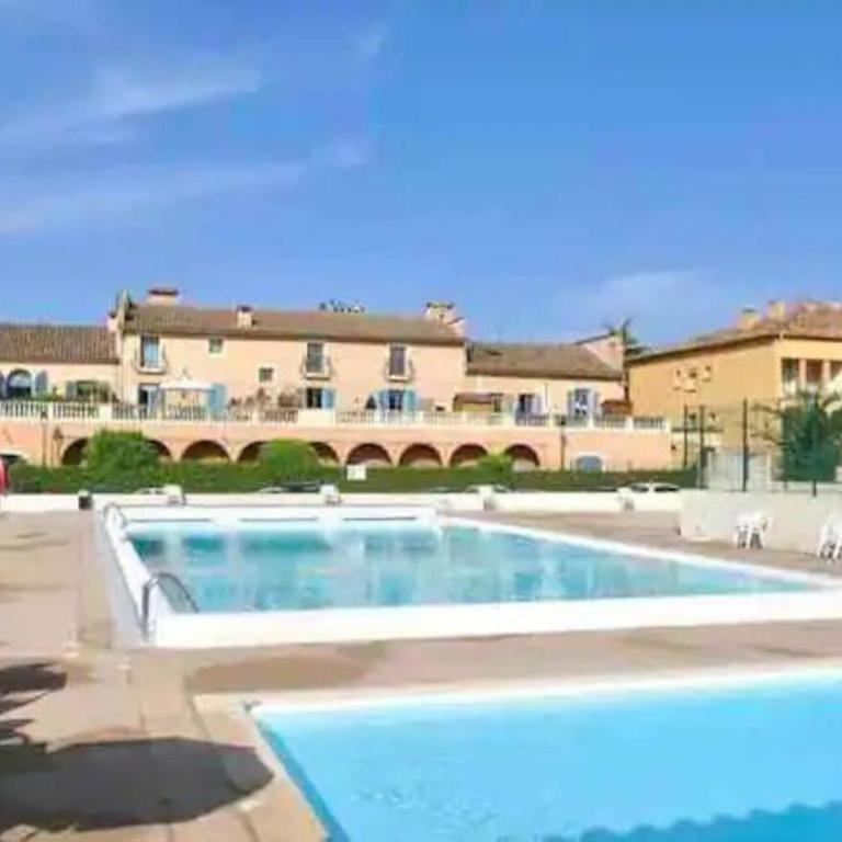 CONFORTABLE T2, PARKING PRIVE dans RESIDENCE SECURISEE - Appartement 1 Chambre - 32