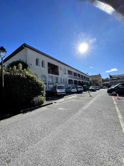 CONFORTABLE T2, PARKING PRIVE dans RESIDENCE SECURISEE - Appartement 1 Chambre - 24