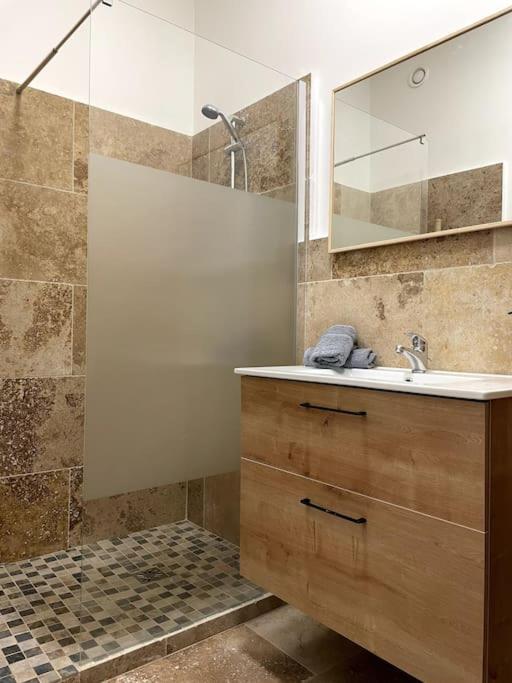CONFORTABLE T2, PARKING PRIVE dans RESIDENCE SECURISEE - Appartement 1 Chambre - 12