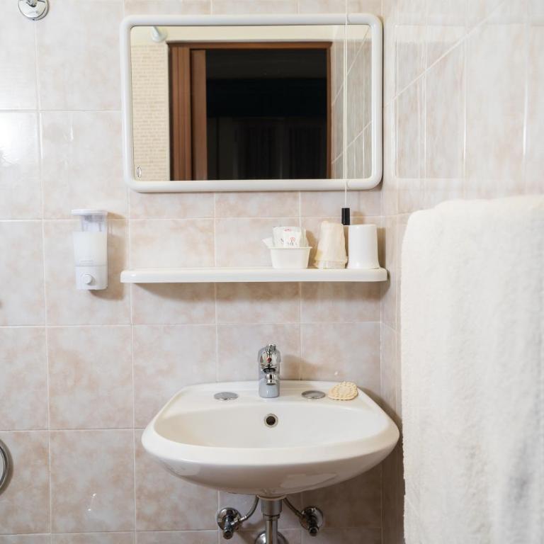 Hotel Villa Ersilia Rimini B&B - Camera Matrimoniale/Doppia con Letti Singoli - 4