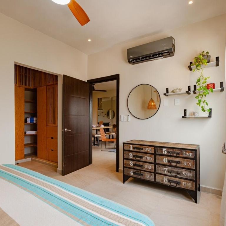 Casa LaMar 10 min Beach WIFI 300 MB2Gyms6Pools - Three-Bedroom Apartment - 16