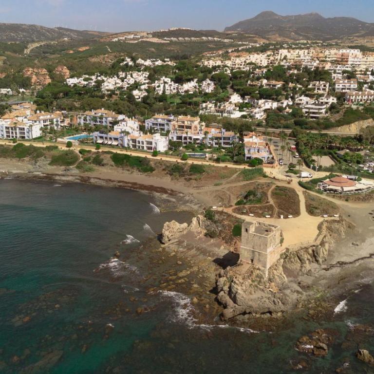 Apartment, with private terrace and in beachfront urbanization with heated pool, in Casares Costa - Apartamento de 2 dormitorios - 16