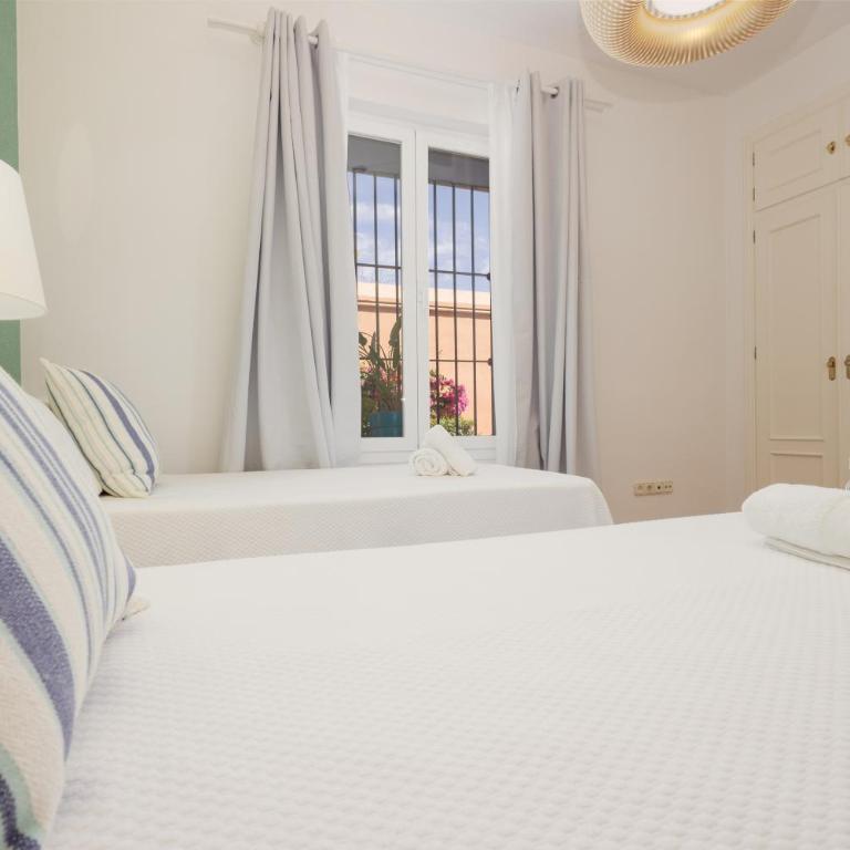 Apartment, with private terrace and in beachfront urbanization with heated pool, in Casares Costa - Apartamento de 2 dormitorios - 35