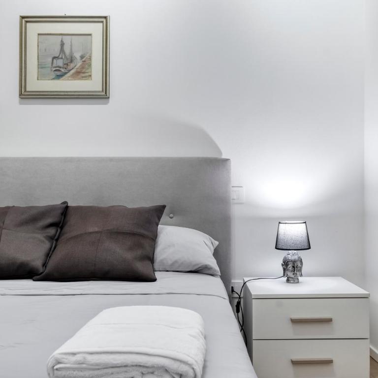 Carbonara Palace 1 - Luxury Comfort under Medieval Towers - Appartamento con 3 Camere da Letto - 5