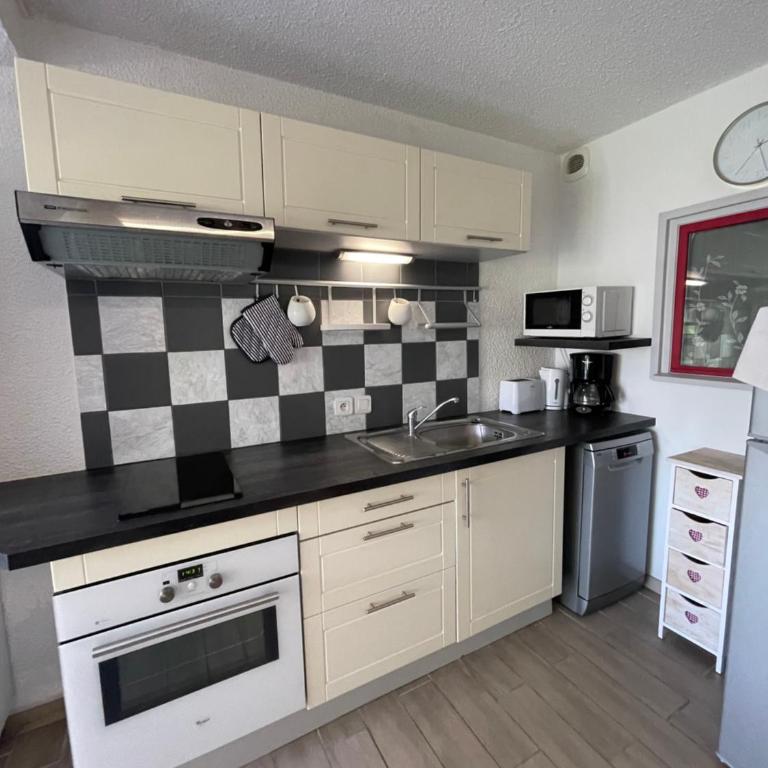 Appartement rez de jardin - Two-Bedroom Apartment - Oceanfront - 8
